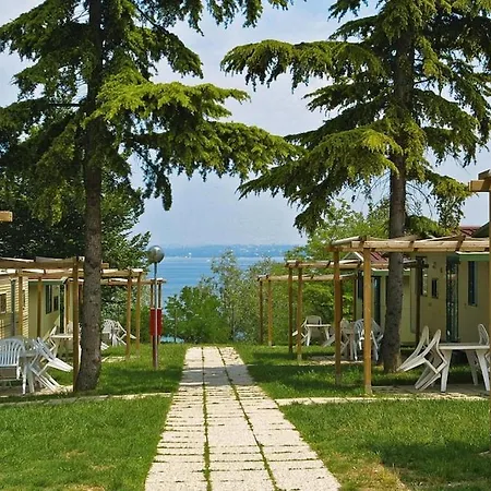 Caravanpark San Benedetto In Peschiera 度假居 *