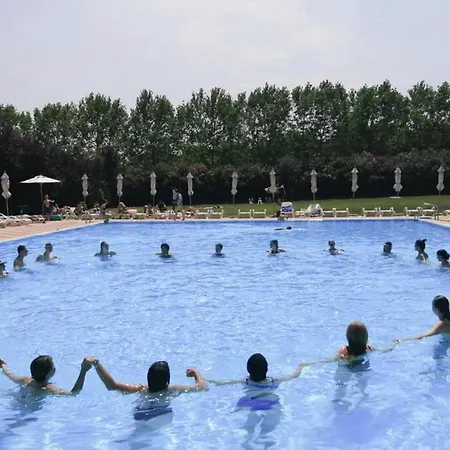 Caravanpark San Benedetto In Peschiera 佩斯基耶拉德加达